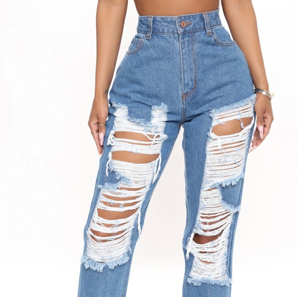 NWT FASHIONNOVA Distressed Boyfriend Jeans